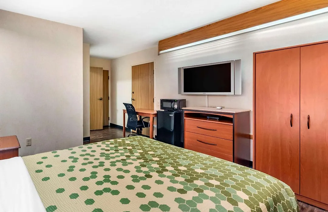 Econo Lodge North Academy-1