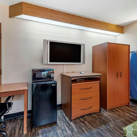 Econo Lodge North Academy-3